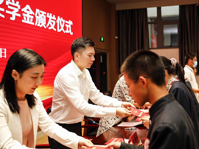294俄罗斯专享会登录股份上市一周年丨阔步前进 筑梦新程